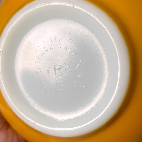 Pyrex Butterfly Gold ‘72 mixing bowl 442 - Picture 4 of 5